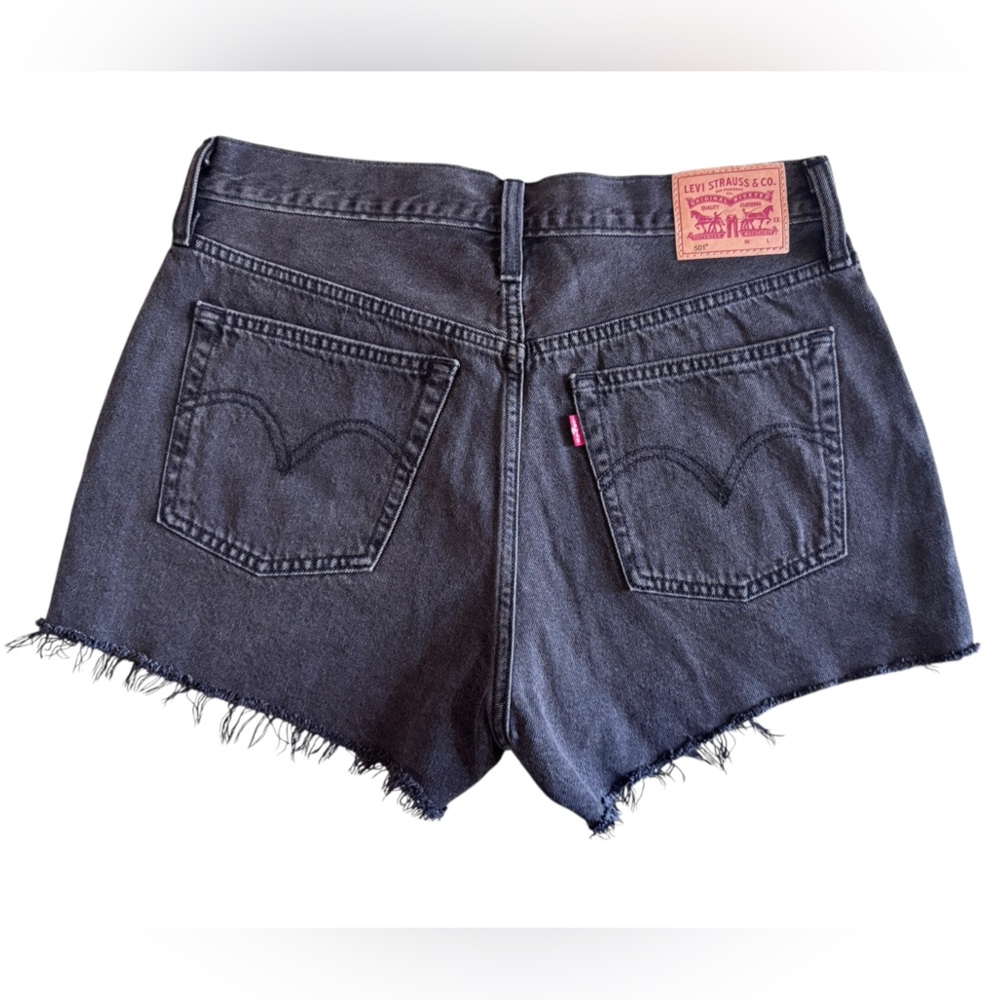 Levi's Women's 501 Original High Rise Shorts 2.5 In - Black Distressed Size 29 - Picture 2 of 12